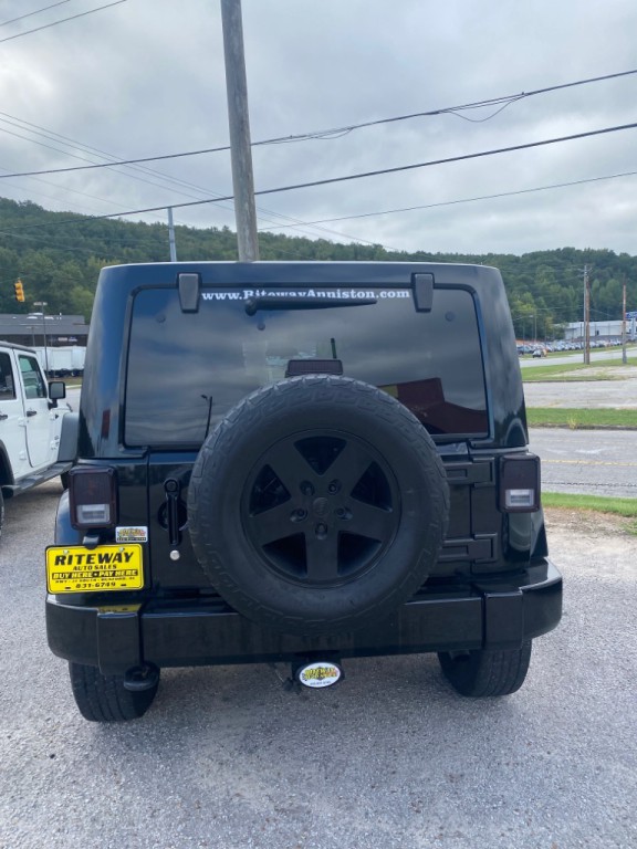 2011 Jeep Wrangler Unlimited Image 2