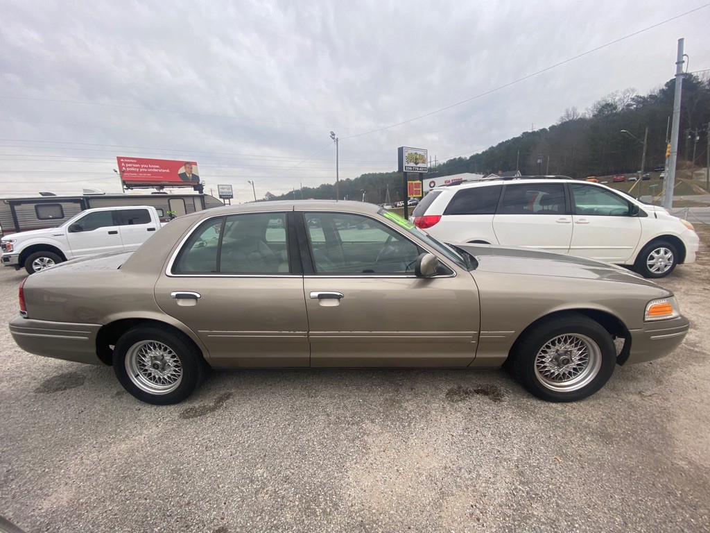 2001 Ford Crown Victoria Image 3