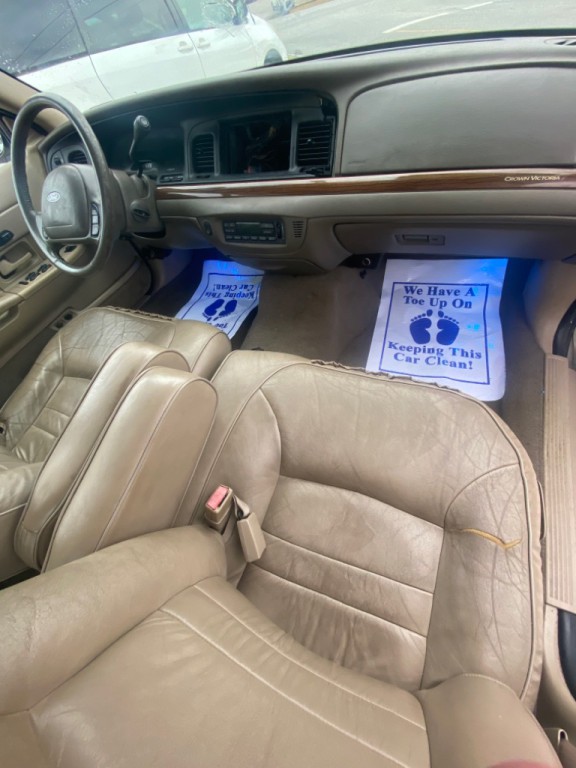 2001 Ford Crown Victoria Image 6