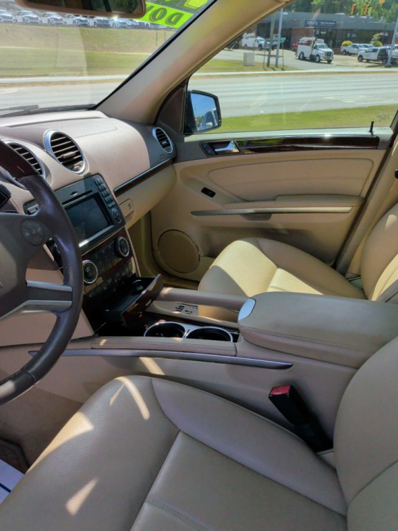 2012 Mercedes-Benz GL-Class Image 1