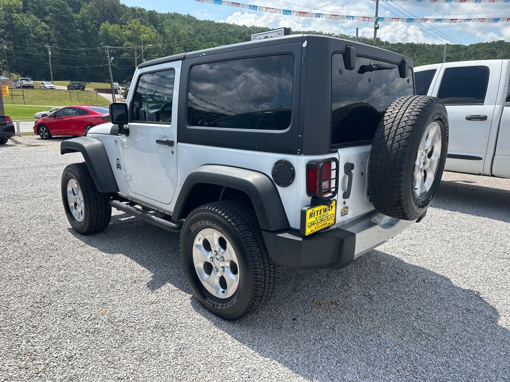 2011 Jeep Wrangler Image 2
