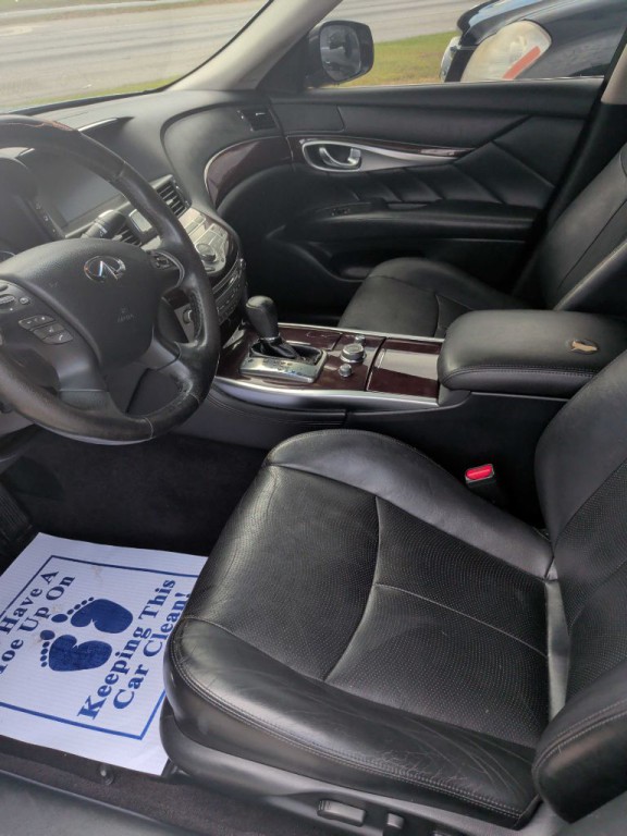 2018 INFINITI Q70 Image 1