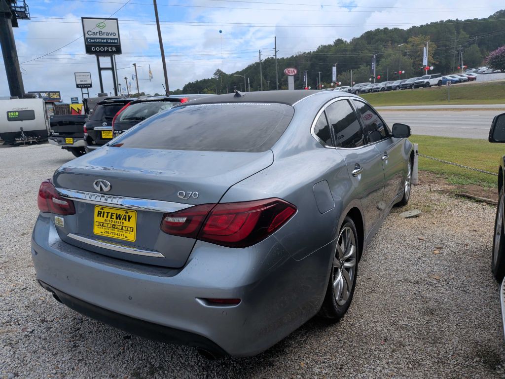 2018 INFINITI Q70 Image 2