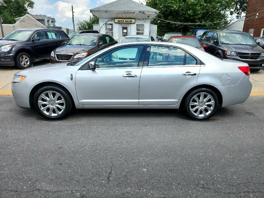 2012 Lincoln MKZ Image 2