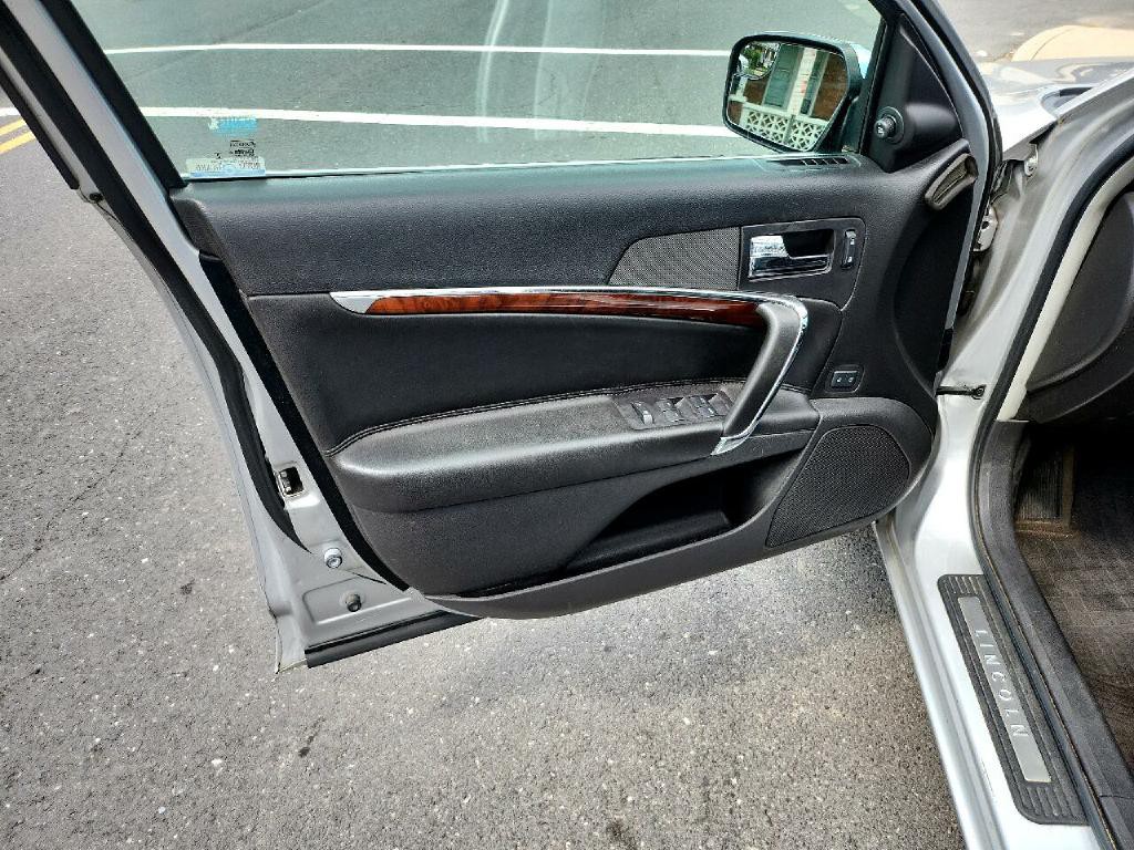 2012 Lincoln MKZ Image 10