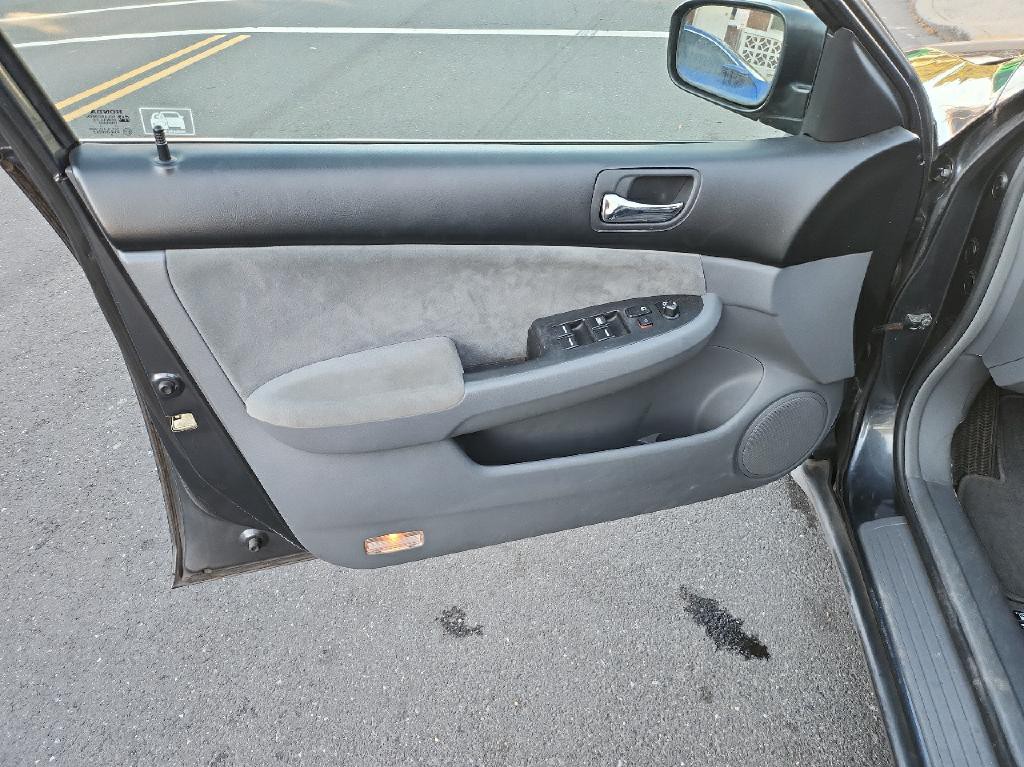 2005 Honda Accord Image 10
