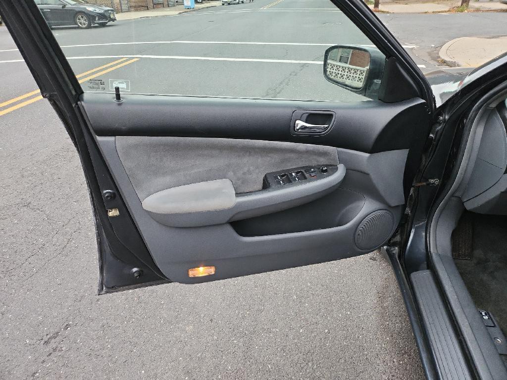 2005 Honda Accord Image 10