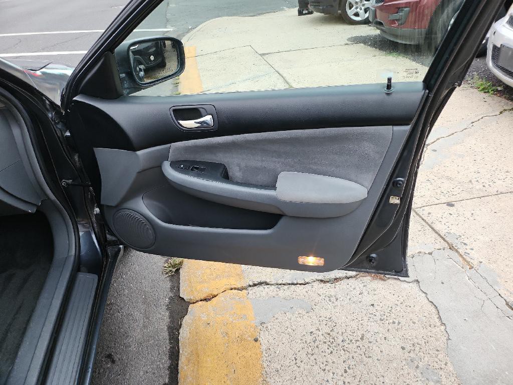 2005 Honda Accord Image 16