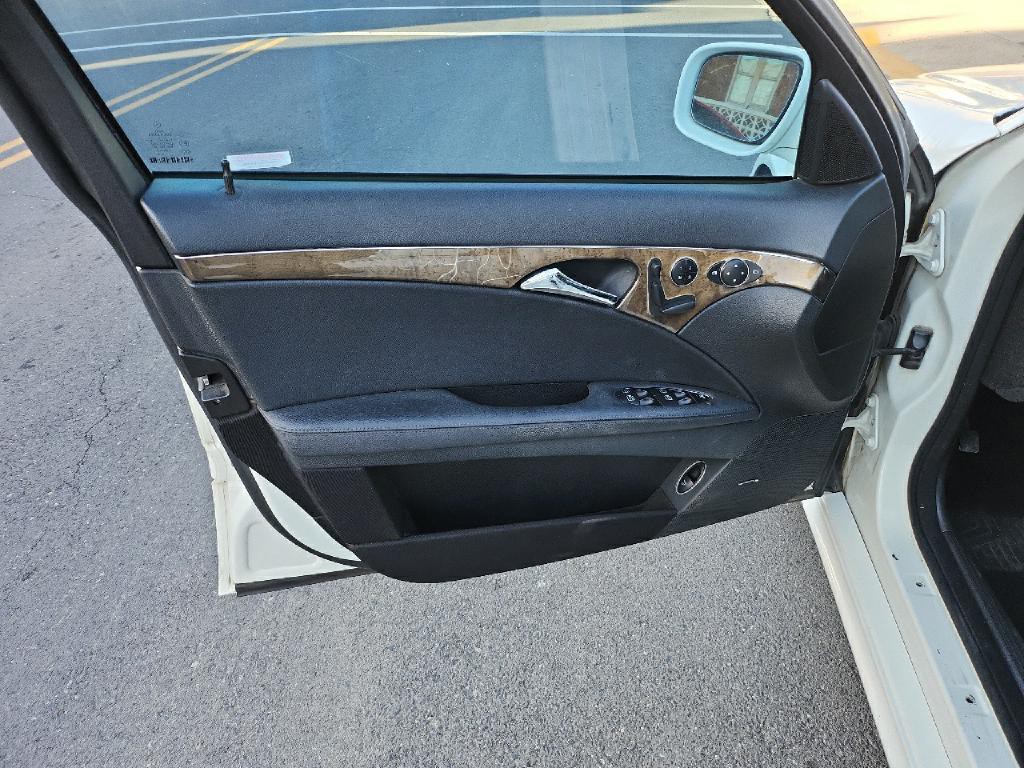 2008 Mercedes-Benz E-Class Image 10