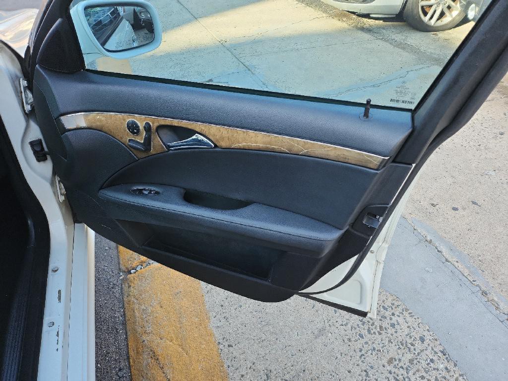 2008 Mercedes-Benz E-Class Image 16