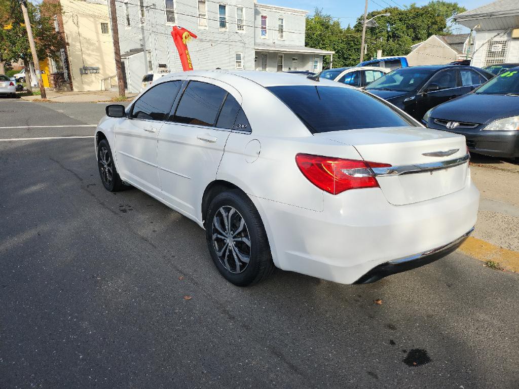 2012 Chrysler 200 Image 3
