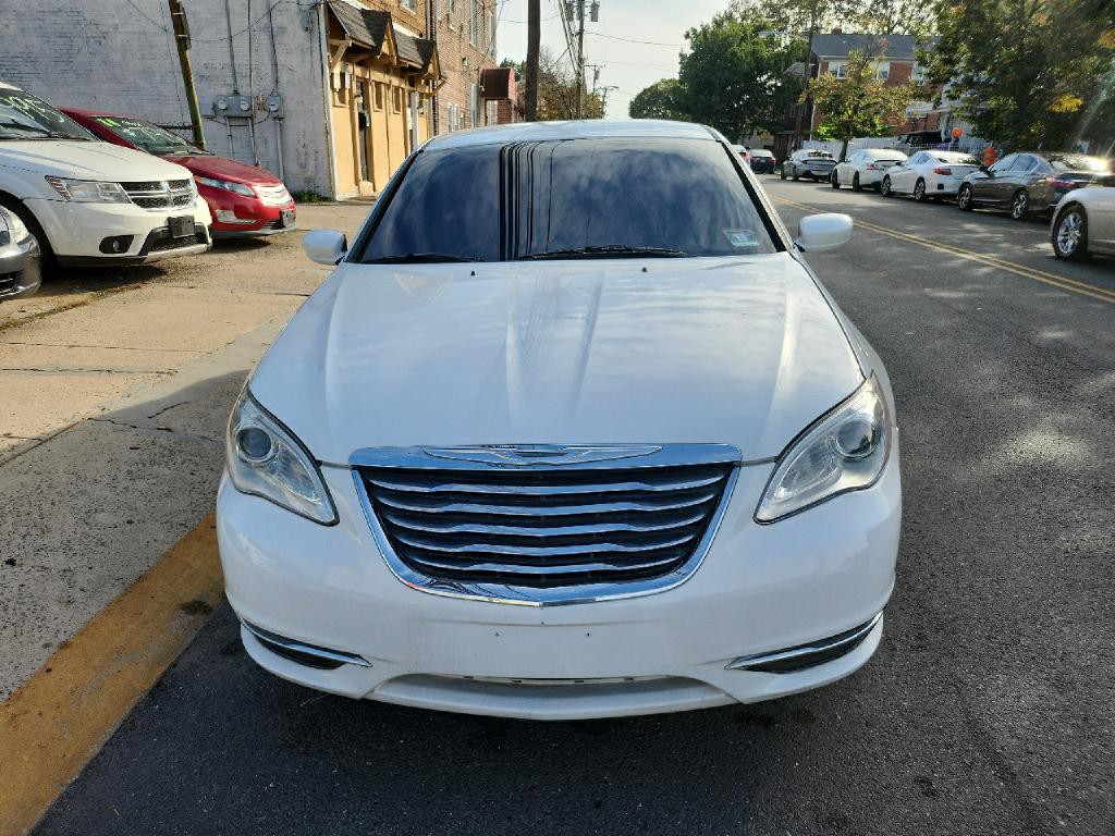 2012 Chrysler 200 Image 8