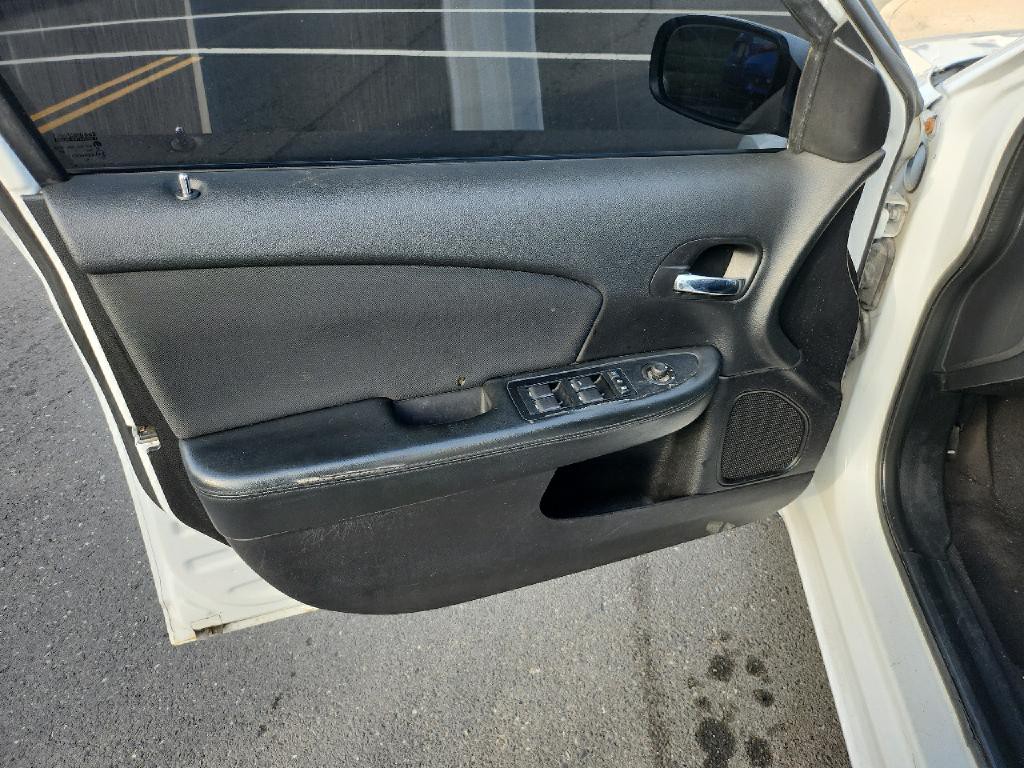 2012 Chrysler 200 Image 11