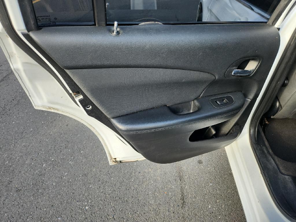 2012 Chrysler 200 Image 13