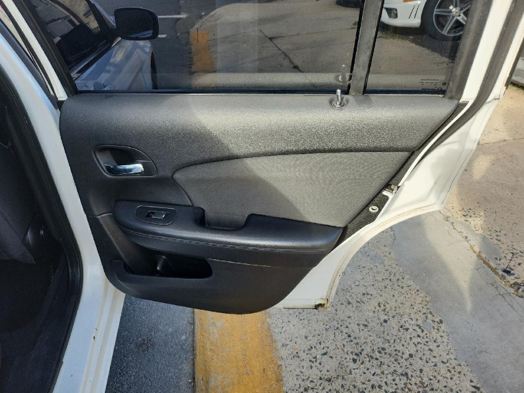 2012 Chrysler 200 Image 15