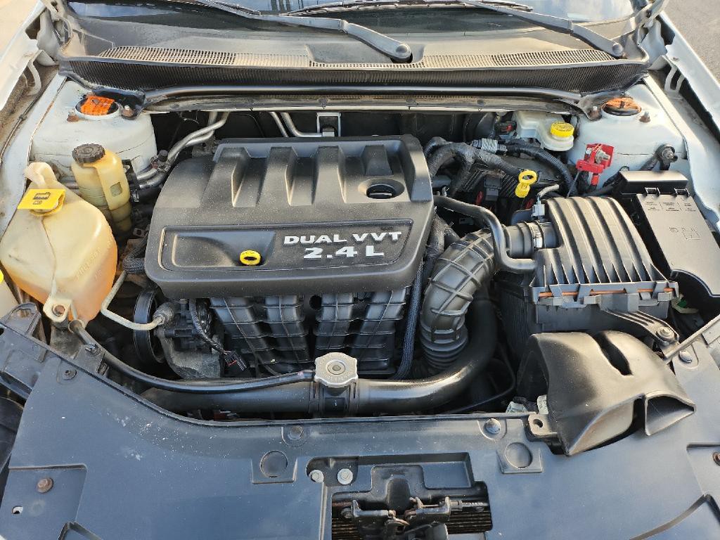 2012 Chrysler 200 Image 19