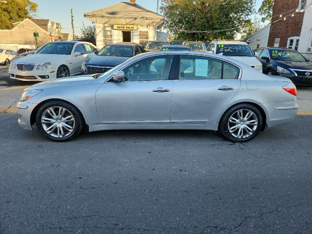 2011 Hyundai Genesis Image 2