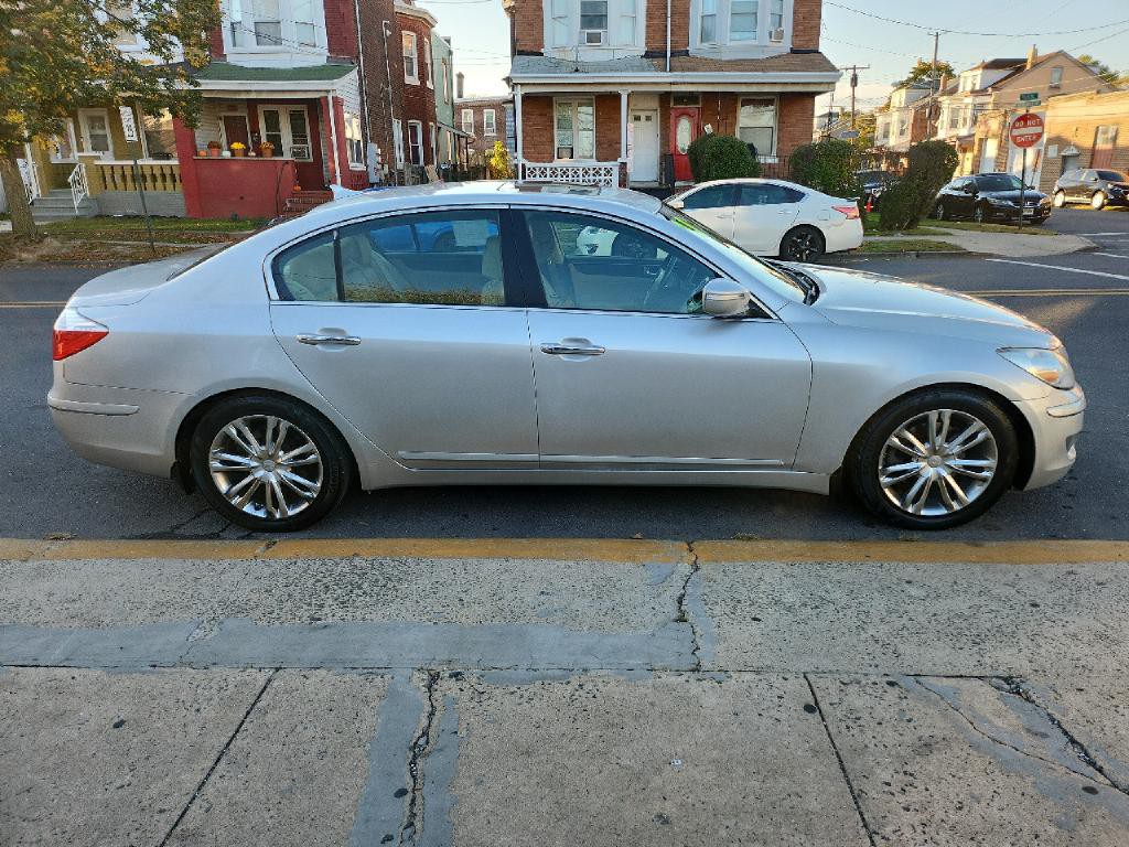 2011 Hyundai Genesis Image 6