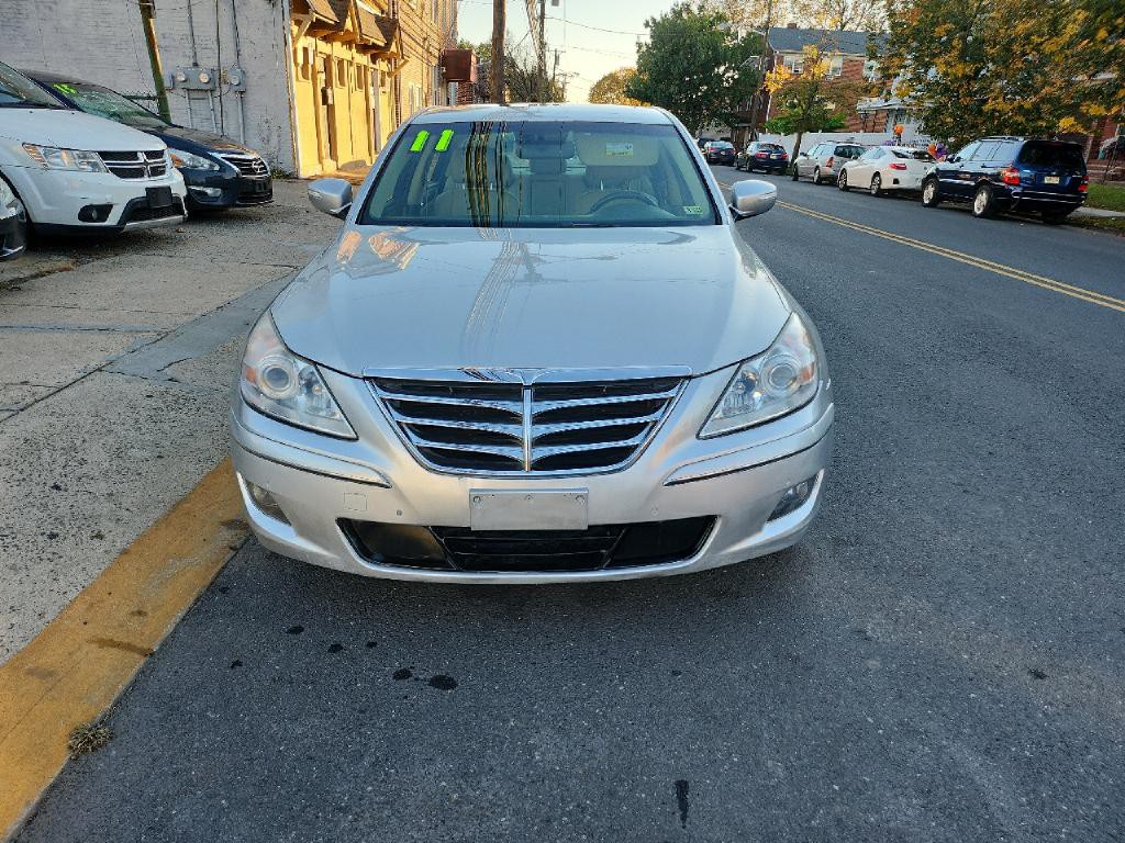 2011 Hyundai Genesis Image 8