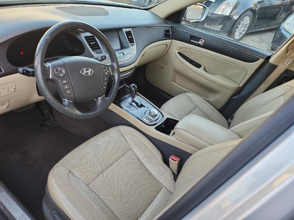2011 Hyundai Genesis Image 9