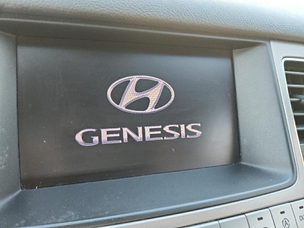 2011 Hyundai Genesis Image 18