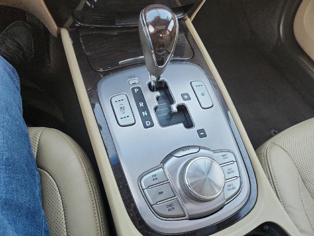 2011 Hyundai Genesis Image 22