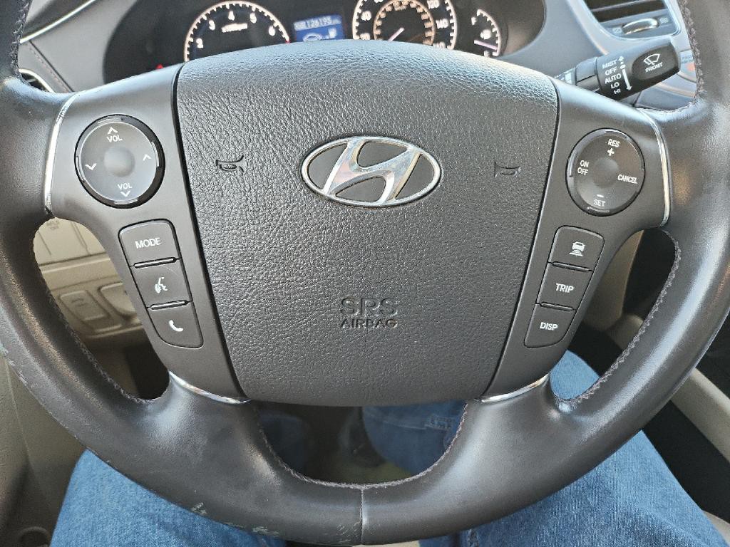2011 Hyundai Genesis Image 23