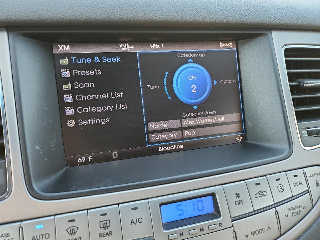 2011 Hyundai Genesis Image 25