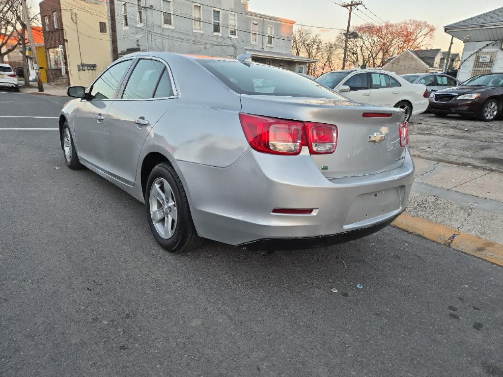2016 Chevrolet Malibu Image 3