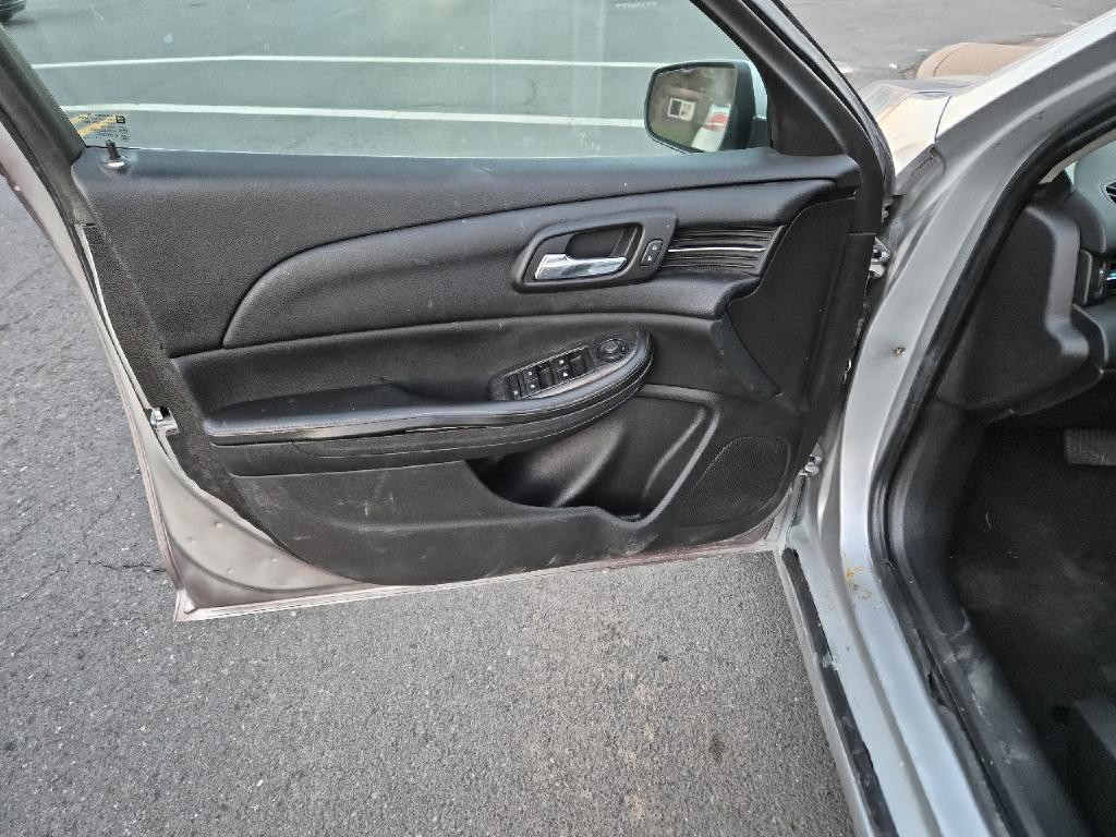 2016 Chevrolet Malibu Image 10