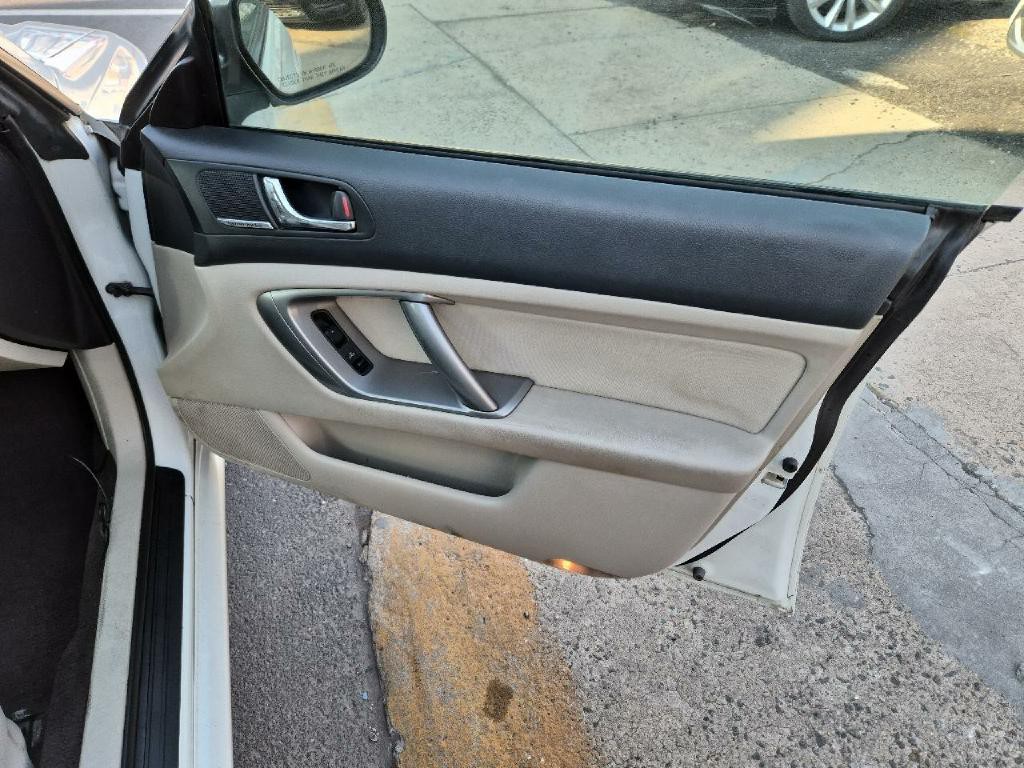 2009 Subaru Legacy Image 16