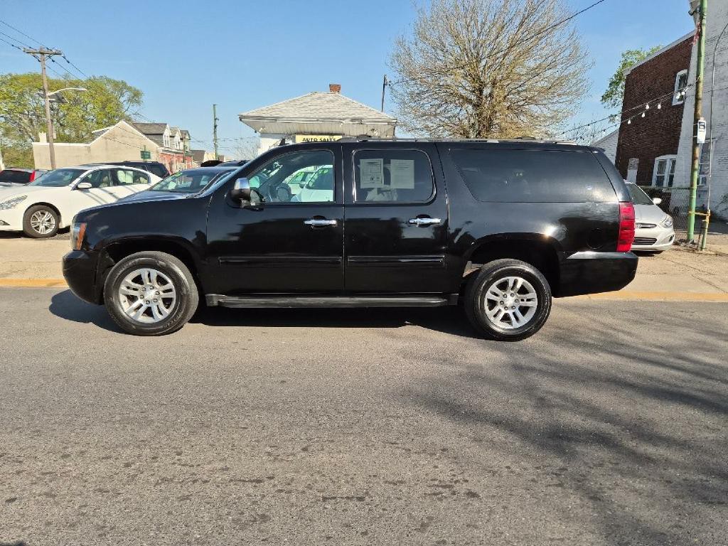 2012 Chevrolet Suburban Image 2