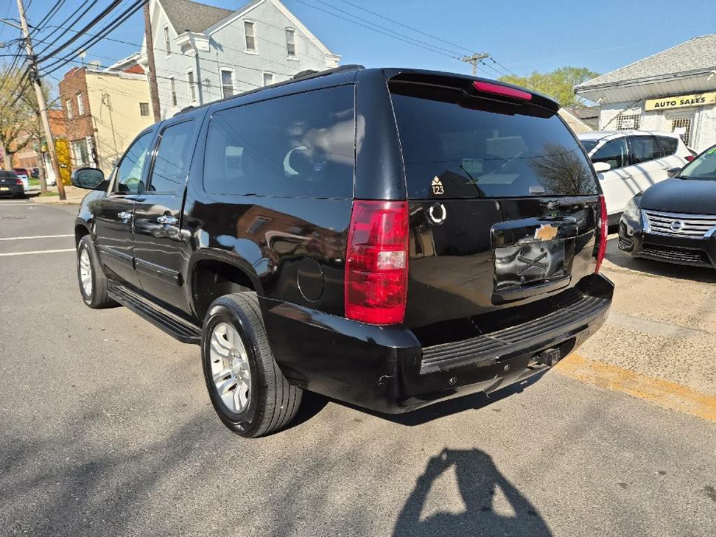 2012 Chevrolet Suburban Image 3