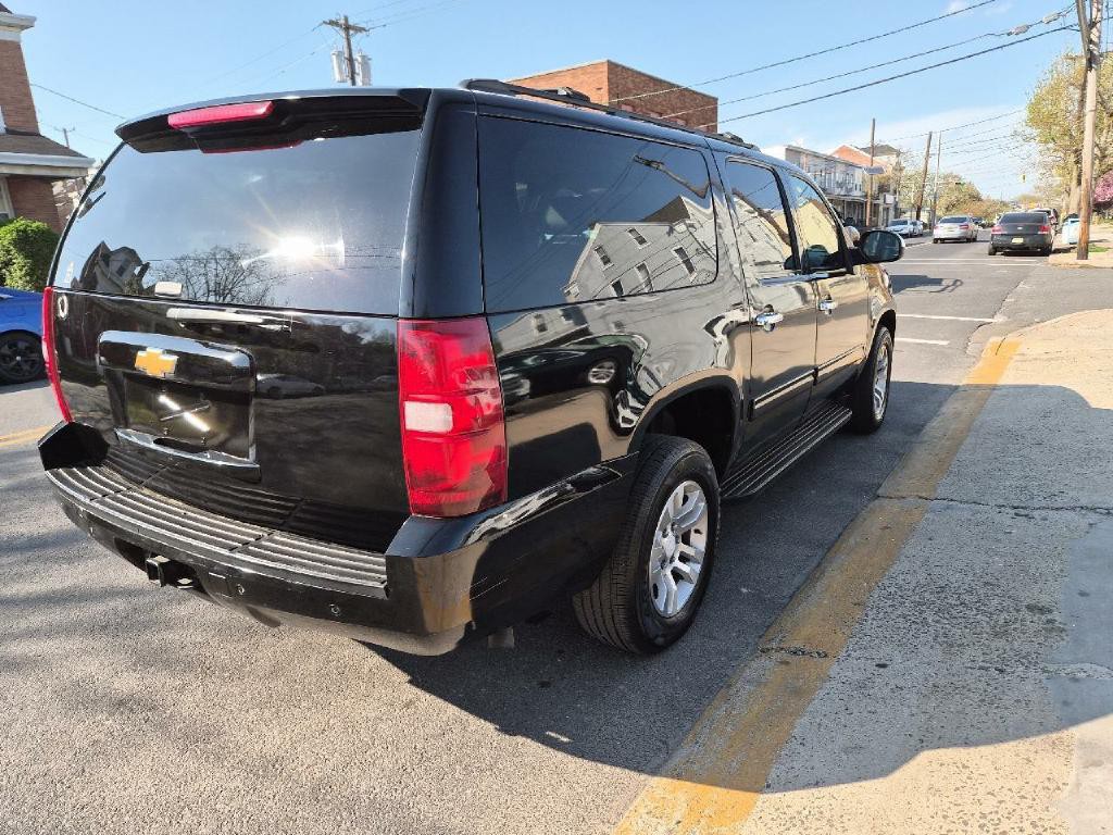 2012 Chevrolet Suburban Image 5