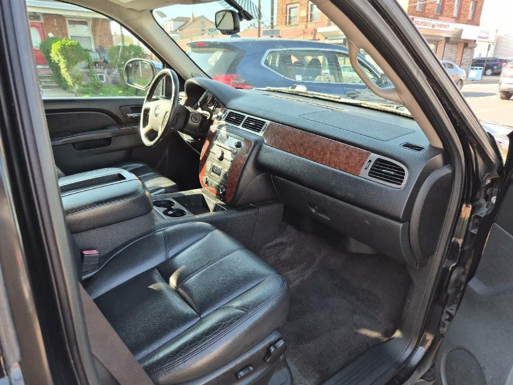 2012 Chevrolet Suburban Image 9