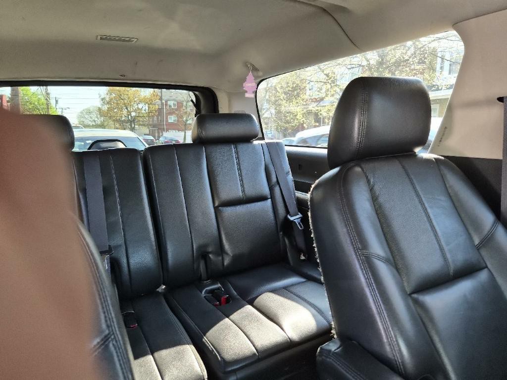 2012 Chevrolet Suburban Image 12