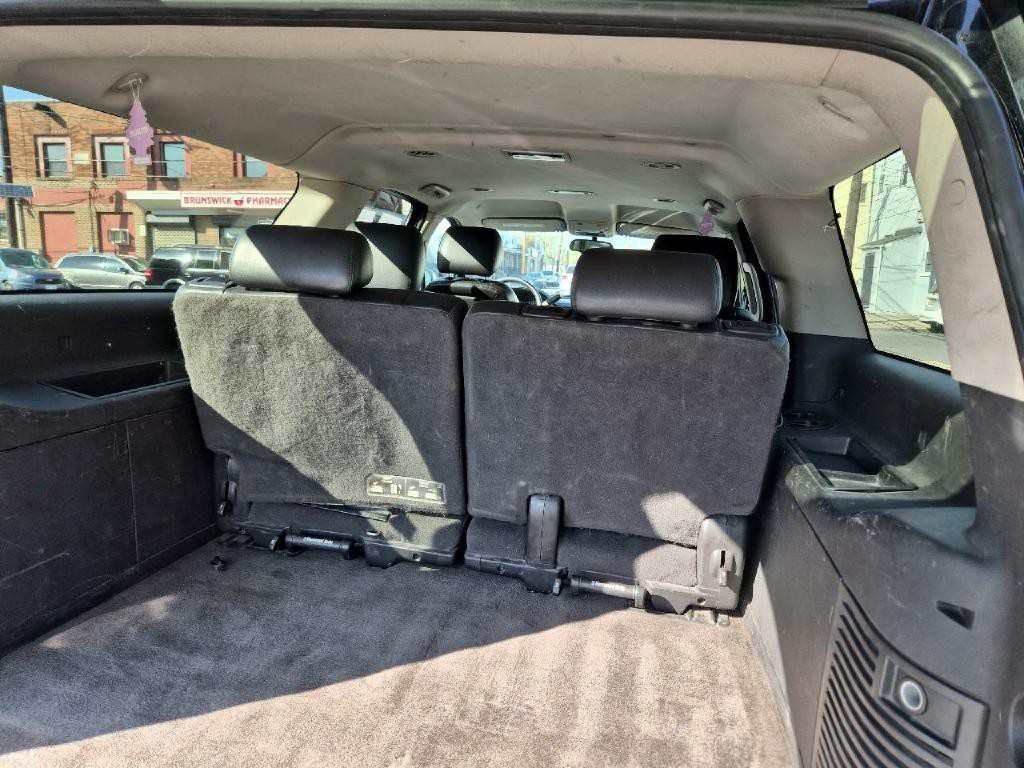 2012 Chevrolet Suburban Image 13