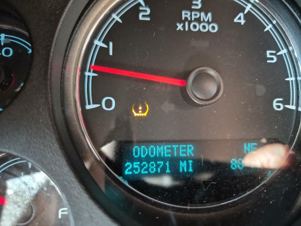 2012 Chevrolet Suburban Image 14