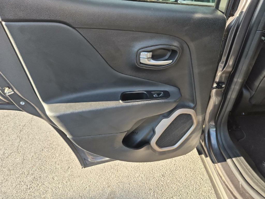 2016 Jeep Renegade Image 12