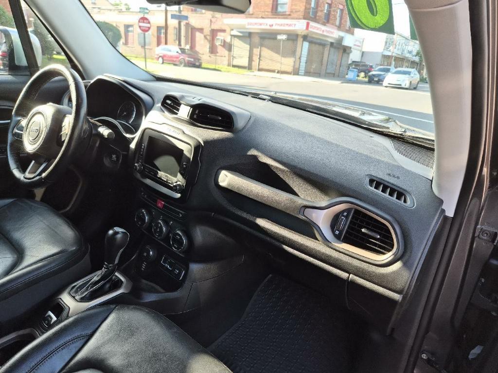 2016 Jeep Renegade Image 16