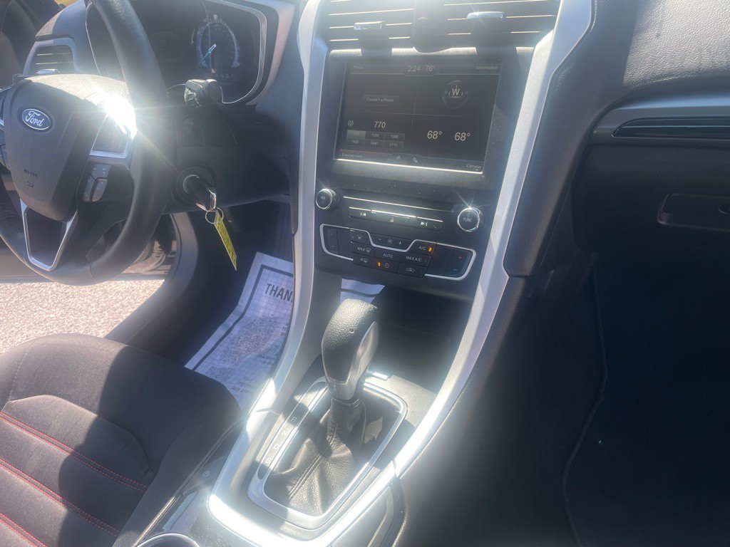 2016 Ford Fusion Image 13