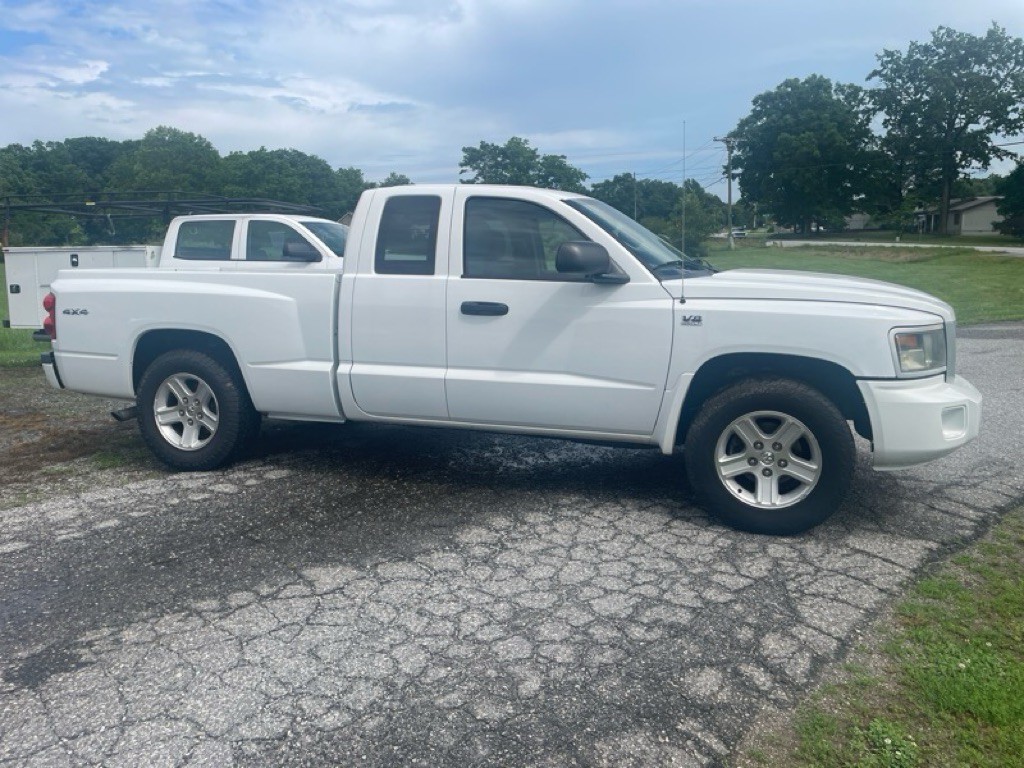 2011 Dodge Dakota Image 3