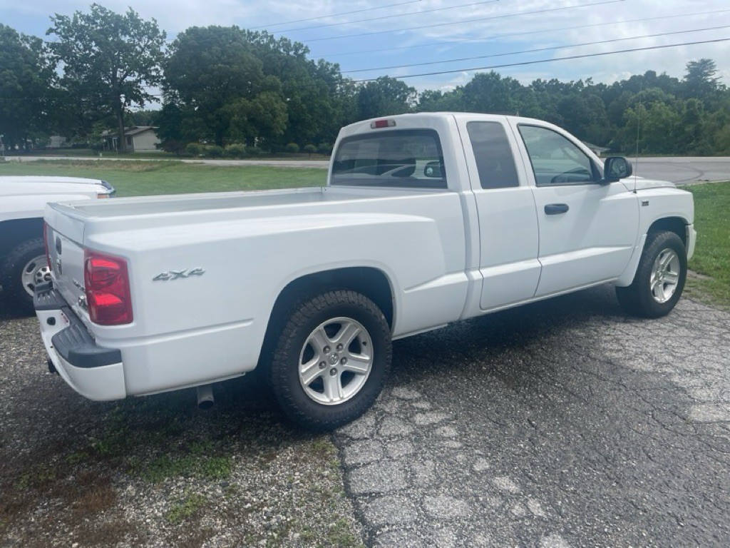 2011 Dodge Dakota Image 4