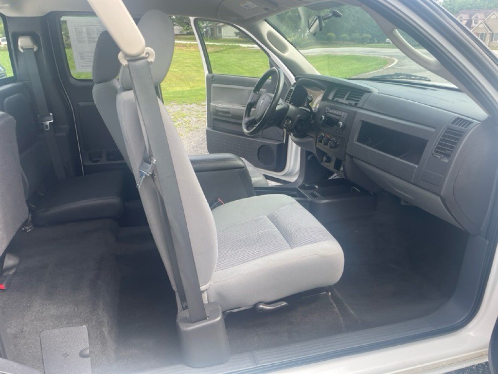 2011 Dodge Dakota Image 8