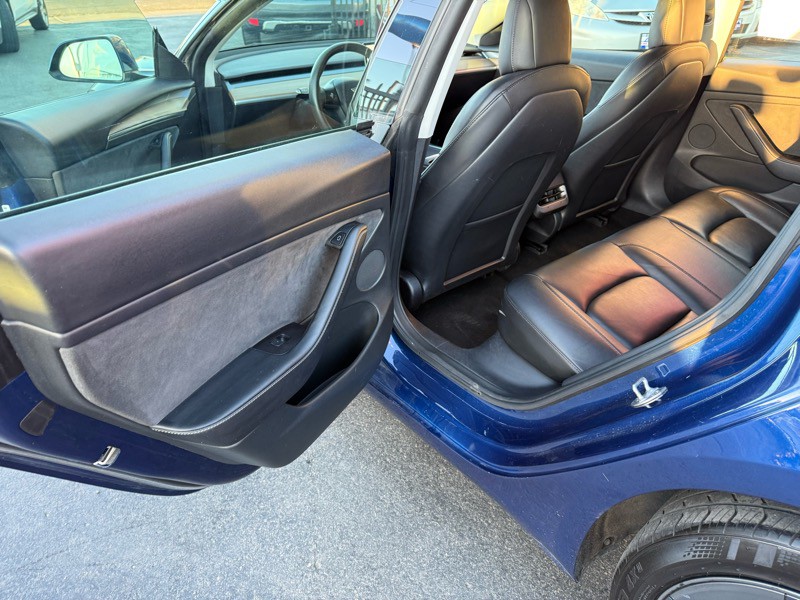 2022 Tesla Model 3 Image 25