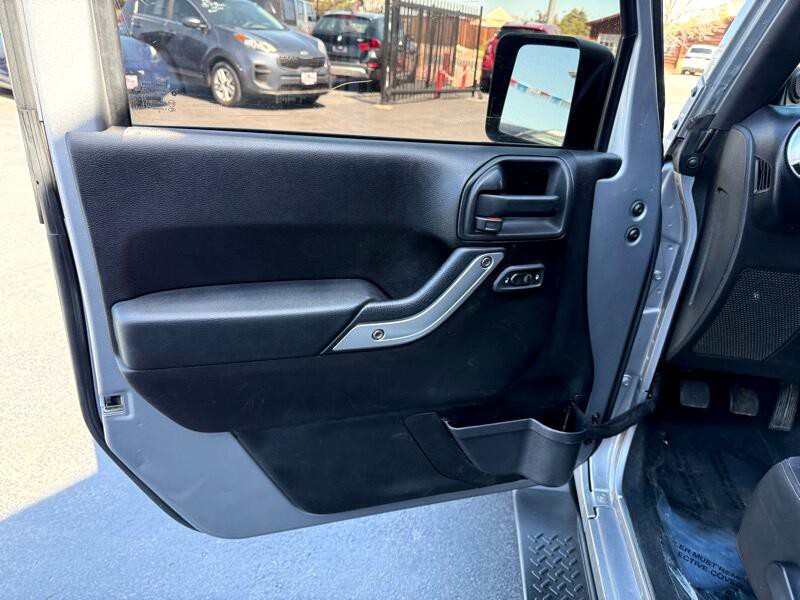 2013 Jeep Wrangler Image 11