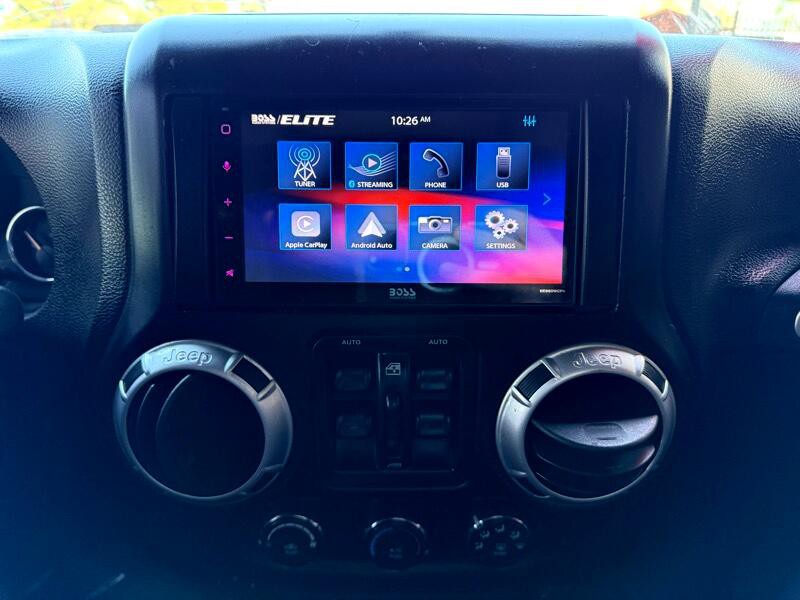 2013 Jeep Wrangler Image 16