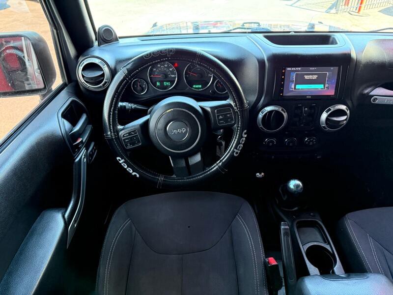 2013 Jeep Wrangler Image 20