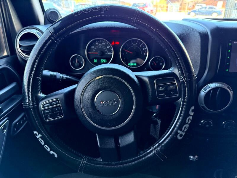 2013 Jeep Wrangler Image 21