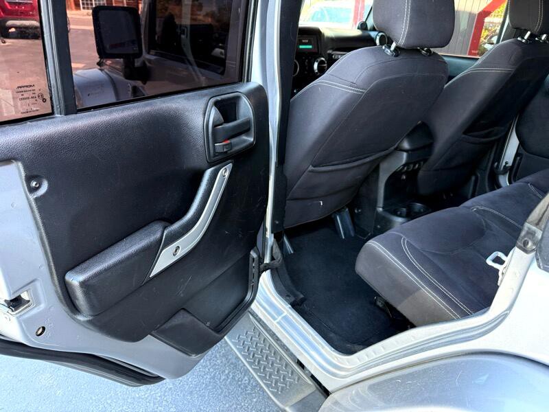 2013 Jeep Wrangler Image 23